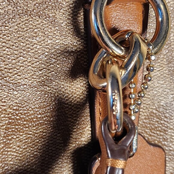 Euc Coach Signature C's Khaki Peyton Shoulder Bag Handbag Purse - Picture 13 of 14